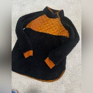 Natural Reflections Black and Tan Sherpa Pullover